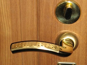 Замена дверной ручки входной двери в Якутске