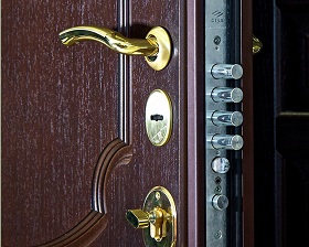 Замена замка на металлической двери Legran в Якутске